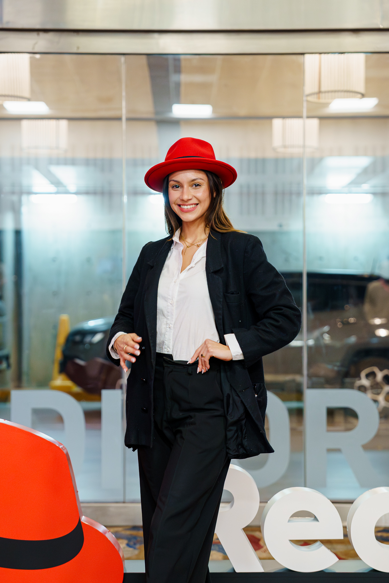 Promotora evento corporativo Red Hat — SOMOS Agencia Staff